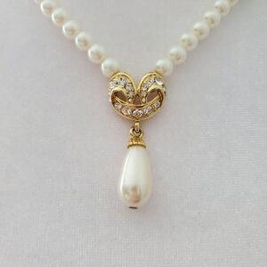 VTG VENDOME Classic Crystals & Teardrop Gold Pendant Pearl Necklace Regencycore
